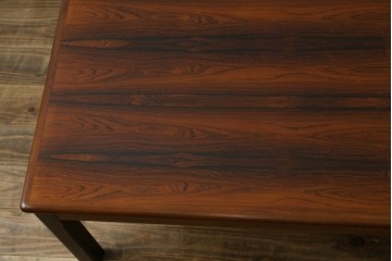 北欧ヴィンテージ　ノルウェー　 BRUKSBO(ブルクスボ) 　Mellemstrands Trevareindustri　ローズウッド材の美しい杢目が目を引くローテーブル　(R-078099)