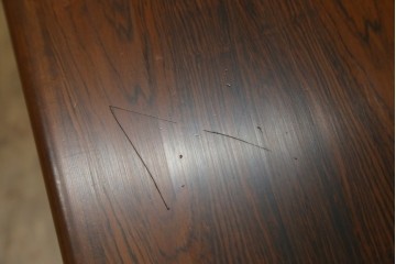 北欧ヴィンテージ　ノルウェー　 BRUKSBO(ブルクスボ) 　Mellemstrands Trevareindustri　ローズウッド材の美しい杢目が目を引くローテーブル　(R-078099)