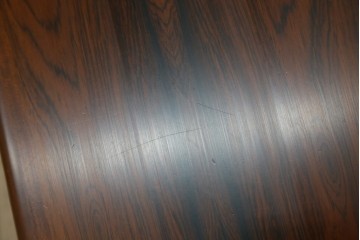 北欧ヴィンテージ　ノルウェー　 BRUKSBO(ブルクスボ) 　Mellemstrands Trevareindustri　ローズウッド材の美しい杢目が目を引くローテーブル　(R-078099)