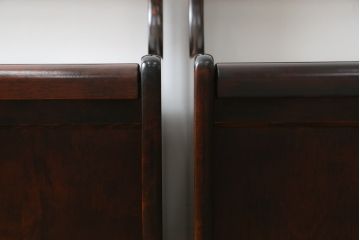 中古　美品　山室家具製作所　民芸家具　北の匠　木のぬくもりを感じる収納付きベンチ2脚セット(板座チェア、椅子、イス、バラ売り可能)(R-078101)