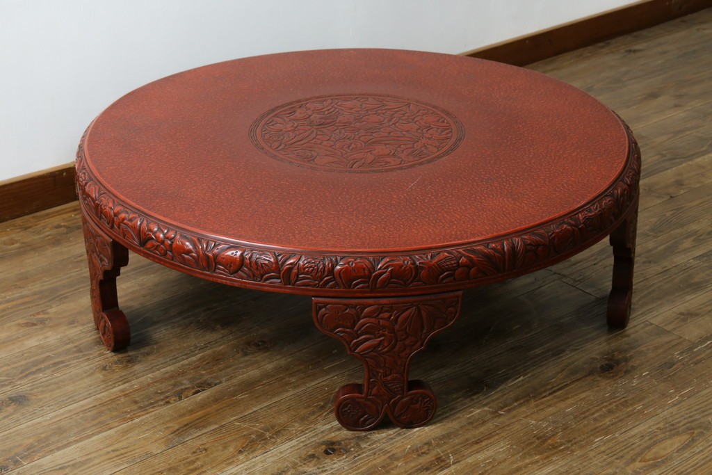和製アンティーク　民芸家具　朱塗り　細やかな彫刻が目を引くアクセントになる円卓　(R-078104)