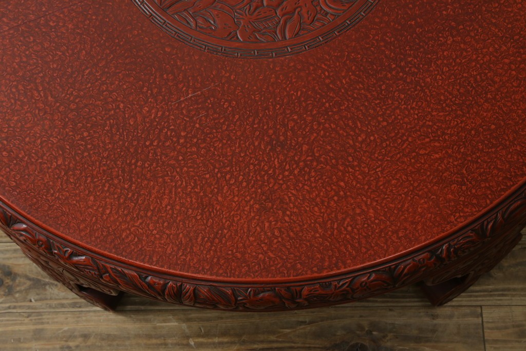和製アンティーク　民芸家具　朱塗り　細やかな彫刻が目を引くアクセントになる円卓　(R-078104)
