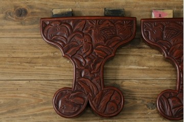 和製アンティーク　民芸家具　朱塗り　細やかな彫刻が目を引くアクセントになる円卓　(R-078104)