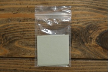 和製アンティーク　民芸家具　朱塗り　細やかな彫刻が目を引くアクセントになる円卓　(R-078104)