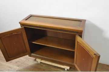 中古　DREXEL HERITAGE(ドレクセルヘリテイジ)　Triune(トライユン)　天板リメイク　上品な佇まいのサイドボード(キャビネット、収納棚、戸棚)(R-078108)