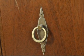中古　DREXEL HERITAGE(ドレクセルヘリテイジ)　Triune(トライユン)　天板リメイク　上品な佇まいのサイドボード(キャビネット、収納棚、戸棚)(R-078108)