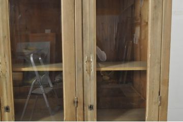 フランスアンティーク　特大!!　パイン材の温かな風合いが魅力のグレモン錠付きキャビネット(ロッカー、収納棚、戸棚、飾り棚、店舗什器)(R-078110)