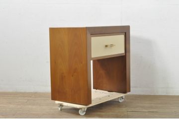 中古　高級品!!　スペイン　バロッサバレンティ(VARO,S.A. VALENTI)　ナチュラルモダンな佇まいのサイドテーブル(ナイトテーブル、エンドテーブル、花台、電話台、飾り台、サイドチェスト)(R-078111)