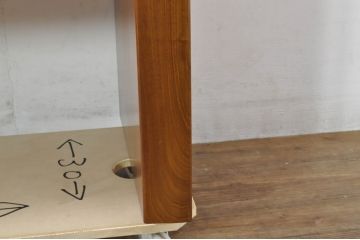 中古　高級品!!　スペイン　バロッサバレンティ(VARO,S.A. VALENTI)　ナチュラルモダンな佇まいのサイドテーブル(ナイトテーブル、エンドテーブル、花台、電話台、飾り台、サイドチェスト)(R-078111)