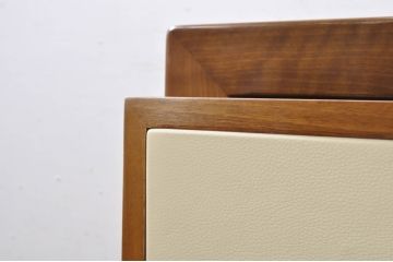 中古　高級品!!　スペイン　バロッサバレンティ(VARO,S.A. VALENTI)　ナチュラルモダンな佇まいのサイドテーブル(ナイトテーブル、エンドテーブル、花台、電話台、飾り台、サイドチェスト)(R-078111)