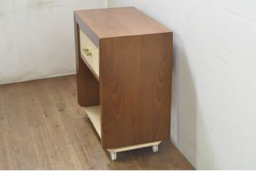 中古　高級品!!　スペイン　バロッサバレンティ(VARO,S.A. VALENTI)　ナチュラルモダンな佇まいのサイドテーブル(ナイトテーブル、エンドテーブル、花台、電話台、飾り台、サイドチェスト)(R-078112)