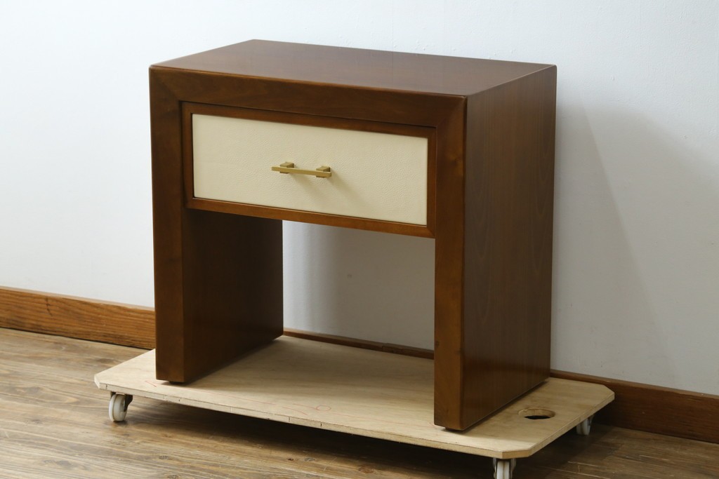 中古　高級品!!　スペイン　バロッサバレンティ(VARO,S.A. VALENTI)　ナチュラルモダンな佇まいのサイドテーブル　(R-078112)