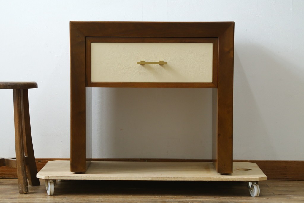 中古　高級品!!　スペイン　バロッサバレンティ(VARO,S.A. VALENTI)　ナチュラルモダンな佇まいのサイドテーブル　(R-078112)