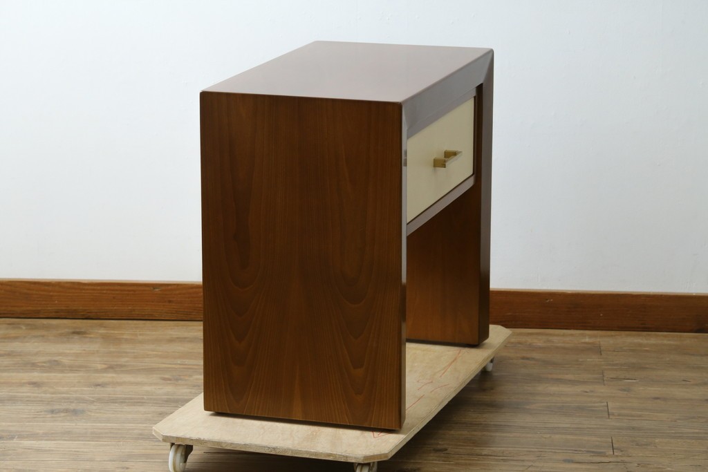 中古　高級品!!　スペイン　バロッサバレンティ(VARO,S.A. VALENTI)　ナチュラルモダンな佇まいのサイドテーブル　(R-078112)