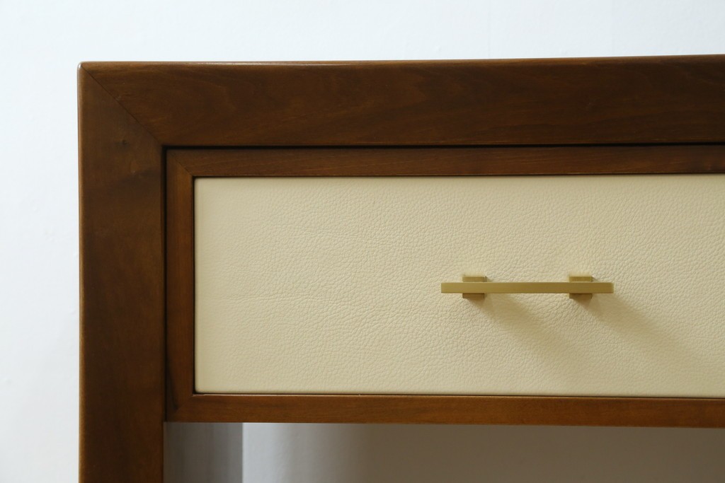 中古　高級品!!　スペイン　バロッサバレンティ(VARO,S.A. VALENTI)　ナチュラルモダンな佇まいのサイドテーブル　(R-078112)