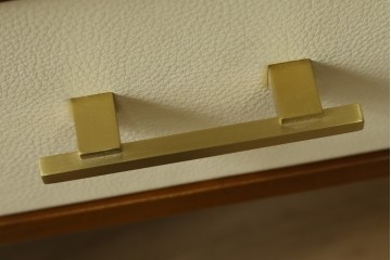 中古　高級品!!　スペイン　バロッサバレンティ(VARO,S.A. VALENTI)　ナチュラルモダンな佇まいのサイドテーブル　(R-078112)