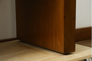 中古　高級品!!　スペイン　バロッサバレンティ(VARO,S.A. VALENTI)　ナチュラルモダンな佇まいのサイドテーブル　(R-078112)