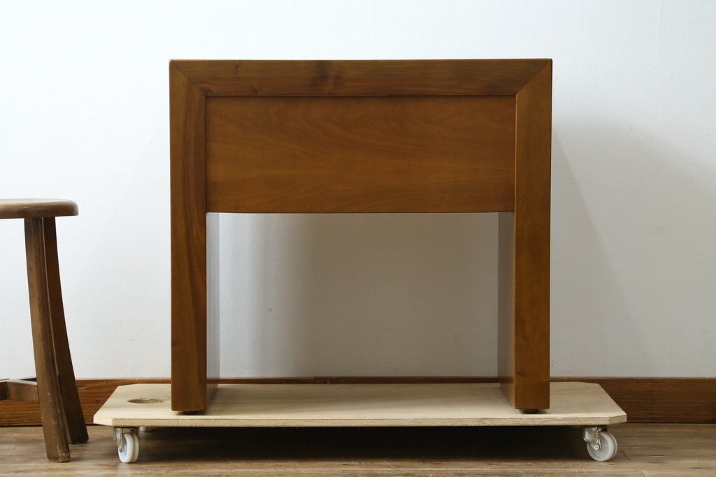 中古　高級品!!　スペイン　バロッサバレンティ(VARO,S.A. VALENTI)　ナチュラルモダンな佇まいのサイドテーブル　(R-078112)