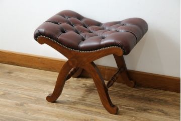 中古　超美品!!　スペイン製　バロッサバレンティ(VARO,S.A. VALENTI)　本革(レザー)　クラシカルな空間演出に活躍するオットマン(スリッパチェア、スツール、椅子、イス)(定価約16万円)(R-078118)