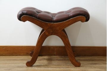 中古　超美品!!　スペイン製　バロッサバレンティ(VARO,S.A. VALENTI)　本革(レザー)　クラシカルな空間演出に活躍するオットマン(スリッパチェア、スツール、椅子、イス)(定価約16万円)(R-078118)