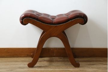 中古　超美品!!　スペイン製　バロッサバレンティ(VARO,S.A. VALENTI)　本革(レザー)　クラシカルな空間演出に活躍するオットマン(スリッパチェア、スツール、椅子、イス)(定価約16万円)(R-078119)