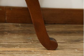 中古　超美品!!　スペイン製　バロッサバレンティ(VARO,S.A. VALENTI)　本革(レザー)　クラシカルな空間演出に活躍するオットマン(スリッパチェア、スツール、椅子、イス)(定価約16万円)(R-078119)