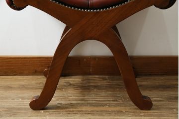 中古　超美品!!　スペイン製　バロッサバレンティ(VARO,S.A. VALENTI)　本革(レザー)　クラシカルな空間演出に活躍するオットマン(スリッパチェア、スツール、椅子、イス)(定価約16万円)(R-078119)