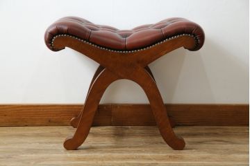 中古　超美品!!　スペイン製　バロッサバレンティ(VARO,S.A. VALENTI)　本革(レザー)　クラシカルな空間演出に活躍するオットマン(スリッパチェア、スツール、椅子、イス)(定価約16万円)(R-078119)