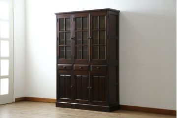 中古　北海道民芸家具　HM165K　高級感漂う上品な佇まいの食器棚(カップボード、キャビネット、収納棚、戸棚)(定価約43万円)(R-078120)
