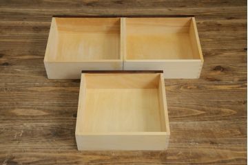 中古　北海道民芸家具　HM165K　高級感漂う上品な佇まいの食器棚(カップボード、キャビネット、収納棚、戸棚)(定価約43万円)(R-078120)