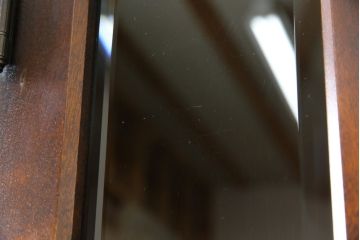 中古　北海道民芸家具　HM165K　高級感漂う上品な佇まいの食器棚(カップボード、キャビネット、収納棚、戸棚)(定価約43万円)(R-078120)