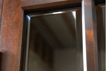 中古　北海道民芸家具　HM165K　高級感漂う上品な佇まいの食器棚(カップボード、キャビネット、収納棚、戸棚)(定価約43万円)(R-078120)
