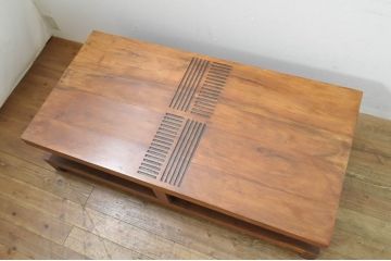 中古　チーク材　アンティーク調　異国情緒を味わえるアジアンデザインのローテーブル(座卓、センターテーブル、リビングテーブル)(R-078121)