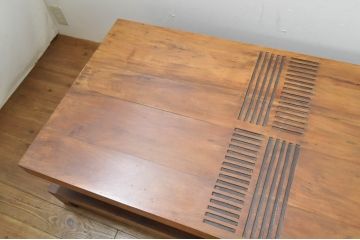 中古　チーク材　アンティーク調　異国情緒を味わえるアジアンデザインのローテーブル(座卓、センターテーブル、リビングテーブル)(R-078121)