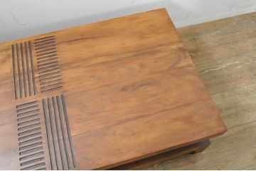 中古　チーク材　アンティーク調　異国情緒を味わえるアジアンデザインのローテーブル(座卓、センターテーブル、リビングテーブル)(R-078121)