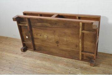 中古　チーク材　アンティーク調　異国情緒を味わえるアジアンデザインのローテーブル(座卓、センターテーブル、リビングテーブル)(R-078121)