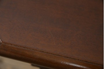 中古　イタリアンデザイン　クラシカルな雰囲気漂うサイドキャビネット(サイドボード、収納棚、戸棚、飾り台、花台、電話台)(R-078124)