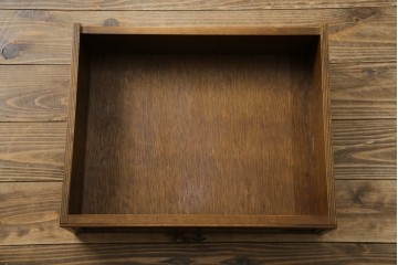 中古　イタリアンデザイン　クラシカルな雰囲気漂うサイドキャビネット(サイドボード、収納棚、戸棚、飾り台、花台、電話台)(R-078124)