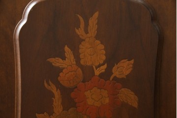 中古　イタリアンデザイン　クラシカルな雰囲気漂うサイドキャビネット(サイドボード、収納棚、戸棚、飾り台、花台、電話台)(R-078124)