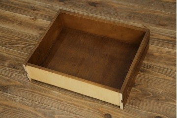 中古　イタリアンデザイン　クラシカルな雰囲気漂うサイドキャビネット(サイドボード、収納棚、戸棚、飾り台、花台、電話台)(R-078124)