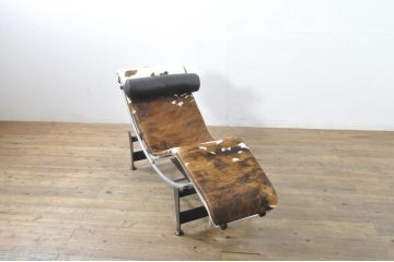 中古　美品!!　イタリア　Cassina(カッシーナ)　Le Corbusier(ル・コルビュジエ)　LC4　スタイリッシュで洗練された大人の空間を演出するシェーズロング(寝椅子、カウチ)(定価約106万7千円)(R-078130)