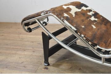 中古　美品!!　イタリア　Cassina(カッシーナ)　Le Corbusier(ル・コルビュジエ)　LC4　スタイリッシュで洗練された大人の空間を演出するシェーズロング(寝椅子、カウチ)(定価約106万7千円)(R-078130)