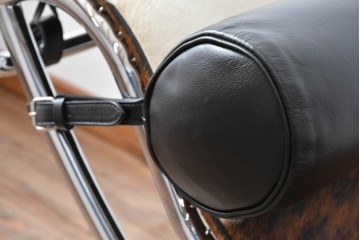 中古　美品!!　イタリア　Cassina(カッシーナ)　Le Corbusier(ル・コルビュジエ)　LC4　洗練された大人の空間を演出するシェーズロング　定価約106万7千円　(R-078130)