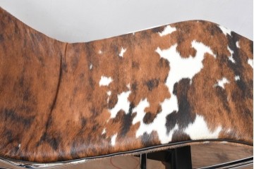 中古　美品!!　イタリア　Cassina(カッシーナ)　Le Corbusier(ル・コルビュジエ)　LC4　洗練された大人の空間を演出するシェーズロング　定価約106万7千円　(R-078130)