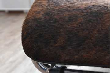 中古　美品!!　イタリア　Cassina(カッシーナ)　Le Corbusier(ル・コルビュジエ)　LC4　洗練された大人の空間を演出するシェーズロング　定価約106万7千円　(R-078130)