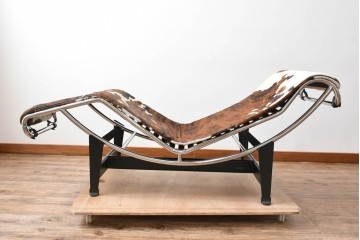 中古　美品!!　イタリア　Cassina(カッシーナ)　Le Corbusier(ル・コルビュジエ)　LC4　洗練された大人の空間を演出するシェーズロング　定価約106万7千円　(R-078130)