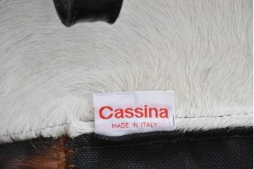 中古　美品!!　イタリア　Cassina(カッシーナ)　Le Corbusier(ル・コルビュジエ)　LC4　洗練された大人の空間を演出するシェーズロング　定価約106万7千円　(R-078130)