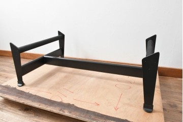中古　美品!!　イタリア　Cassina(カッシーナ)　Le Corbusier(ル・コルビュジエ)　LC4　洗練された大人の空間を演出するシェーズロング　定価約106万7千円　(R-078130)