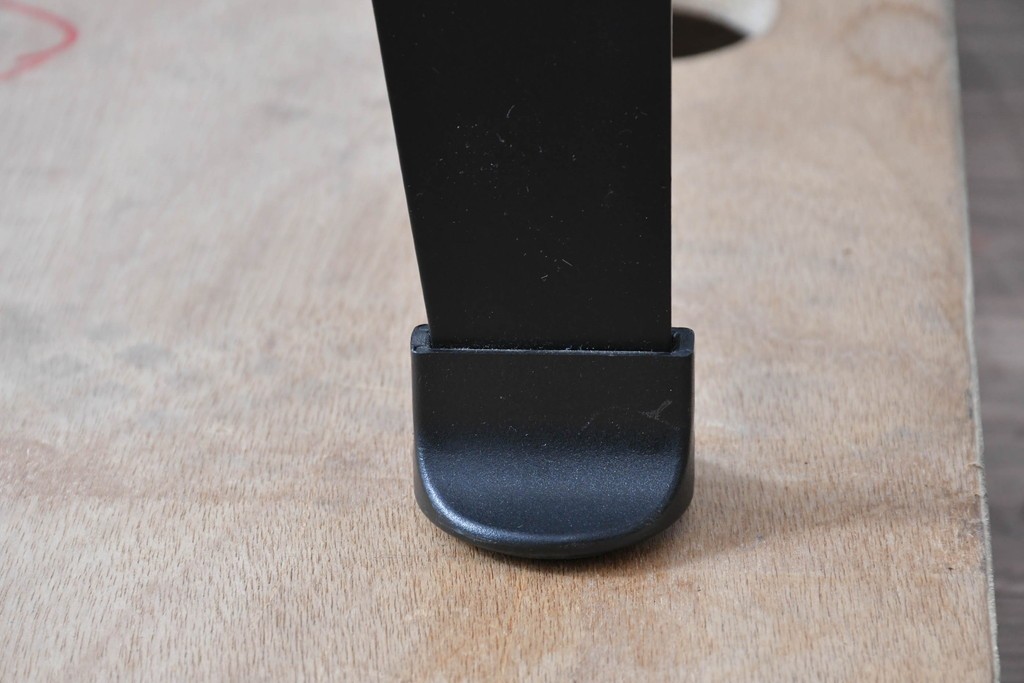 中古　美品!!　イタリア　Cassina(カッシーナ)　Le Corbusier(ル・コルビュジエ)　LC4　洗練された大人の空間を演出するシェーズロング　定価約106万7千円　(R-078130)