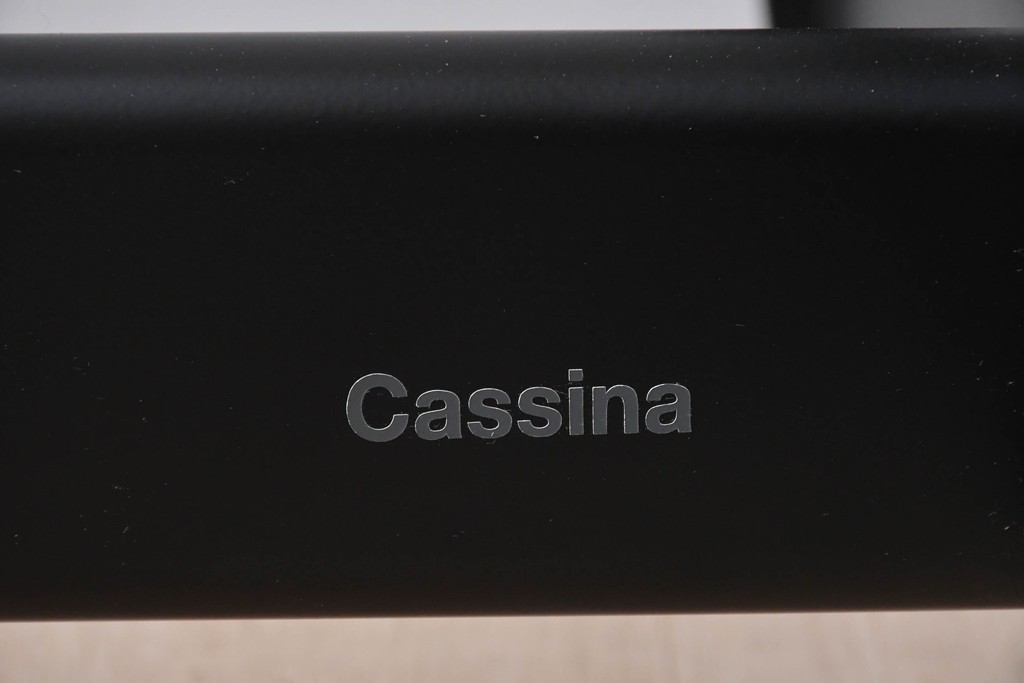 中古　美品!!　イタリア　Cassina(カッシーナ)　Le Corbusier(ル・コルビュジエ)　LC4　洗練された大人の空間を演出するシェーズロング　定価約106万7千円　(R-078130)